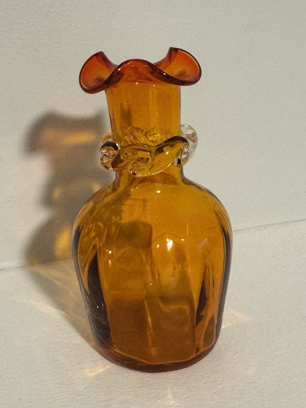 Vintage Art Glass Hand Blown Amber Vase w/ Scalloped Edge w/ Rigoree Collar 4.5”